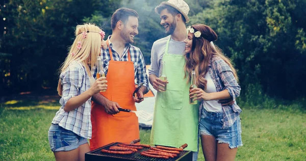 Cheerful Friends Spending Time Nature Having Barbecue — Stock Photo, Image