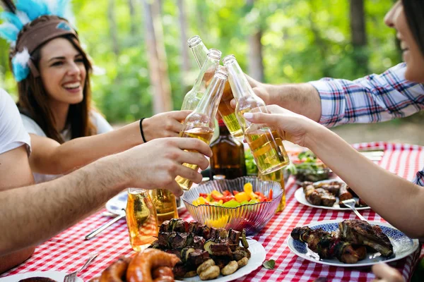 Vänner Camping Och Grillfest Naturen — Stockfoto