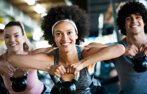 Kép Vidám Boldog Fit Fitness Csapat Tornaterem — Stock Fotó