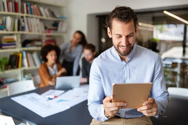 Lluvia Ideas Del Equipo Equipo Gerentes Creativos Trabaja Con Nuevo — Foto de Stock