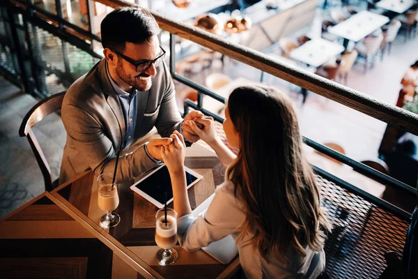 Bela Jovem Casal Apaixonado Namoro Restaurante — Fotografia de Stock