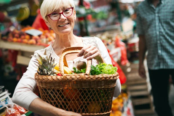 Only Best Fruits Vegetables Beautiful Senior Woman Buying Fresh Food — Stock Photo, Image