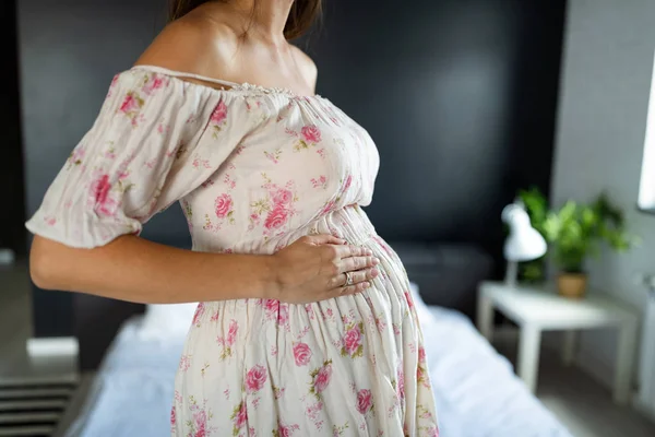 Belle Jeune Femme Enceinte Qui Attend Bébé Concept Maternité — Photo