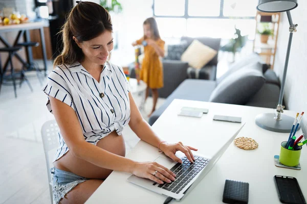 Jeune Femme Enceinte Travaillant Maison Concept Carrière Grossesse — Photo