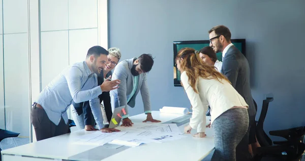 Geschäftsleute Treffen Sich Büro Einem Tisch — Stockfoto