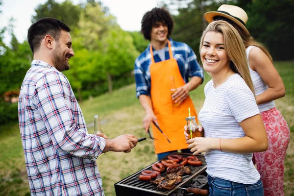 Friends Having Fun Nature Doing Barbecue — Stock Photo, Image