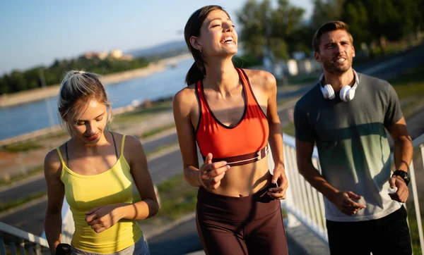 Atlético Personas Forma Ejercicio Trotar Juntos Aire Libre Deporte Amigos —  Fotos de Stock