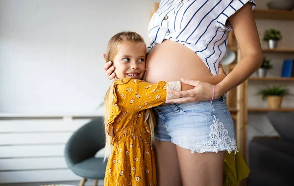 Familie Fericită Frumoasă Mamă Însărcinată Copil Drăguț — Fotografie, imagine de stoc