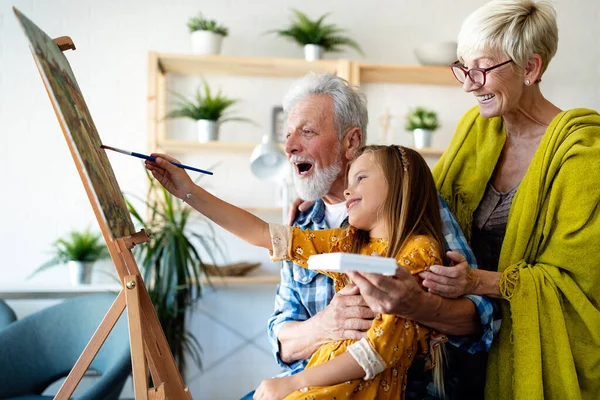 Familie Generation Beziehungen Und Menschen Konzept Glücklich Lächelnde Großeltern Und — Stockfoto