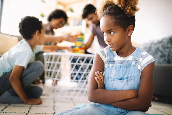 Pequena Menina Negra Rebelião Tem Conflito Com Família Problemas Familiares — Fotografia de Stock