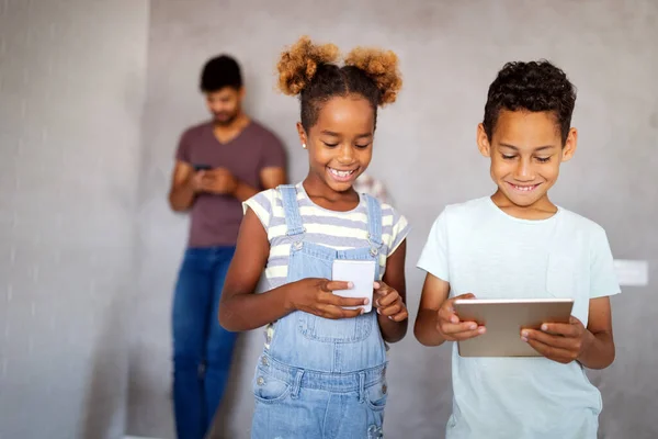 Bambini Che Usano Troppa Tecnologia Non Sono Così Creativi — Foto Stock