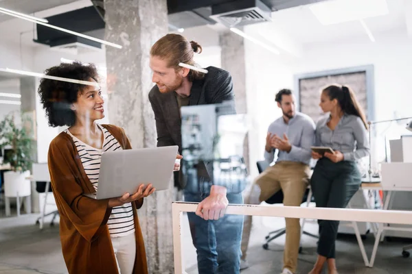 Framgångsrikt Sällskap Med Glada Arbetare Affärsmöte Teamwork Office Koncept — Stockfoto