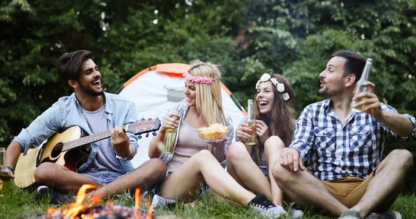 Group Friends Camping Sitting Camp Fire Playing Guitar — Stock Photo, Image