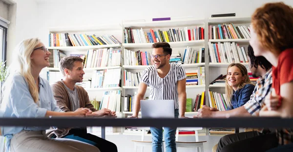 Unternehmer Designer Architekten Geschäftsleute Konferenz Modernen Konferenzraum — Stockfoto