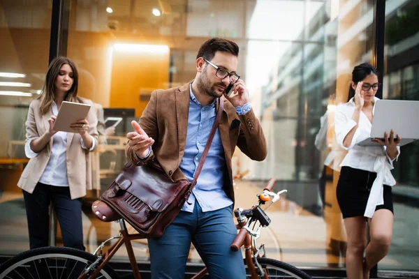 Équipe Commerciale Technologie Des Appareils Numériques Concept Connexion Urbaine — Photo