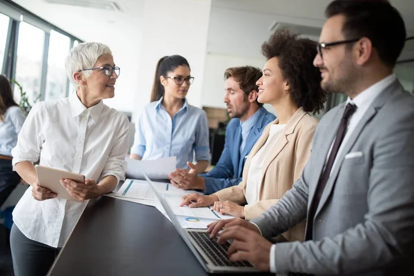 Møte Selskapenes Suksessrike Forretningsfolk Brainstorming Teamwork Konsept – stockfoto