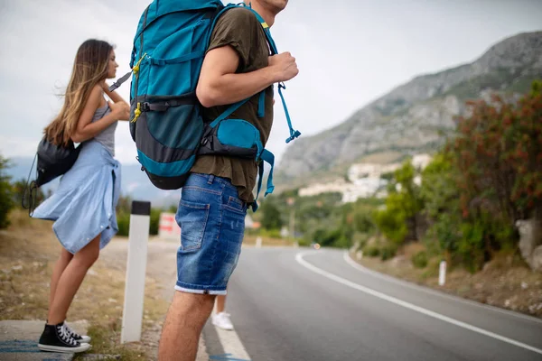 Skupina Backpackers Mladí Lidé Cestují Baví Společně — Stock fotografie