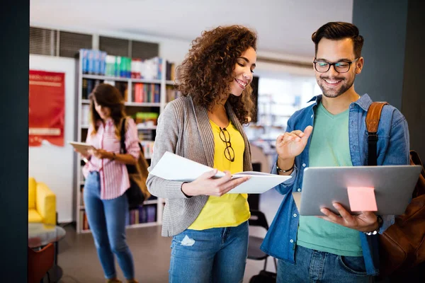 Student Studying Brainstorming Analying Library Friends Teamwork Concept — Stock Photo, Image