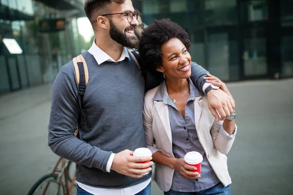 Gelukkige Mensen Vrienden Eco Transport Stad Fiets Leuk Concept — Stockfoto