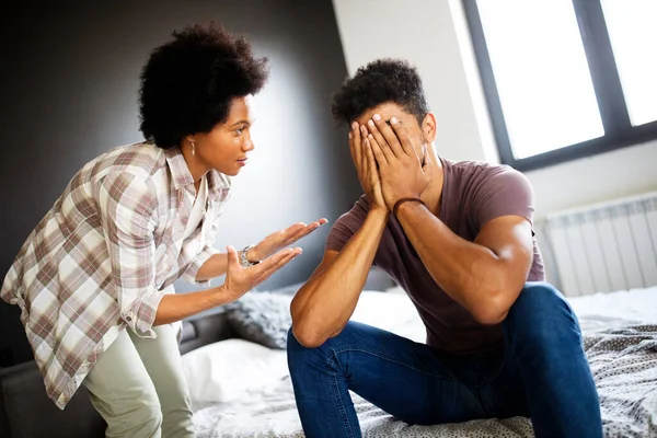 Africano Casal Americano Tendo Discussão Luta Tentando Salvar Casamento — Fotografia de Stock