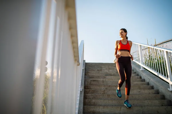 Retrato Mulher Alegre Saudável Fazendo Uma Pausa Depois Uma Corrida — Fotografia de Stock