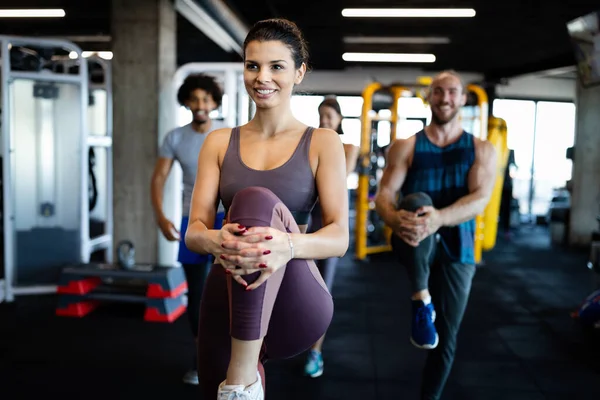 Fitness Sport Training Und Lifestyle Konzept Gruppe Fitter Menschen Trainiert — Stockfoto