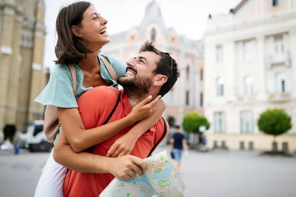 Vacaciones Verano Citas Amor Concepto Turismo Pareja Sonriente Caminando Con —  Fotos de Stock