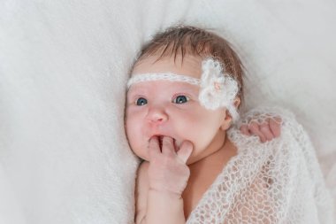 Yeni doğan bebek kız.