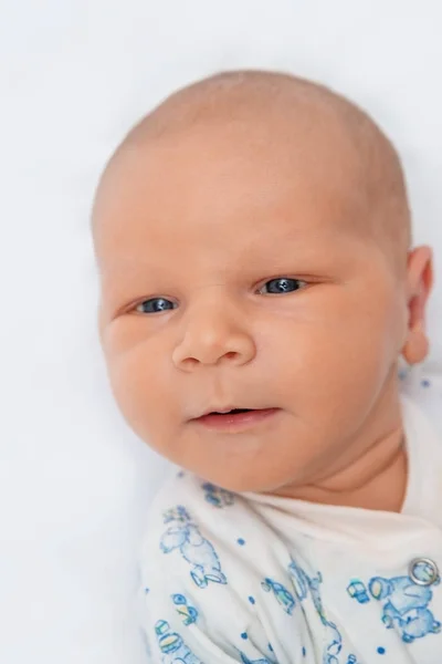 Retrato de un bebé recién nacido. — Foto de Stock