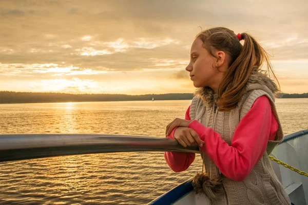 Child River Cloudy Weather Evening Ship — Stock Photo, Image