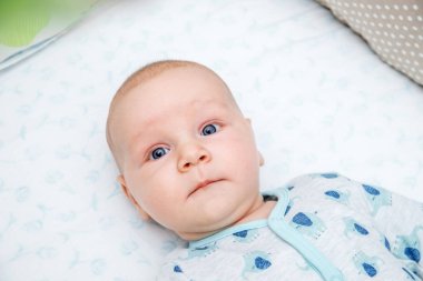 Bebek beşik içinde.