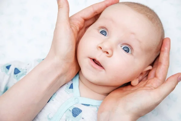 Portrait Baby Mother Hand Supporting Head — Stock Photo, Image