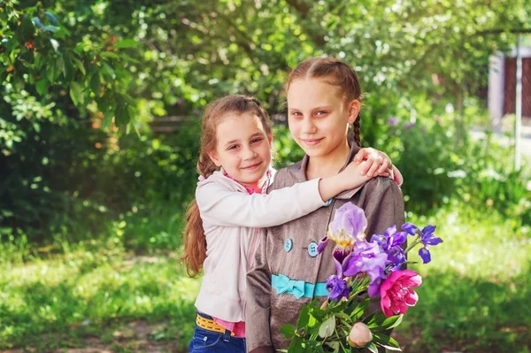 Two Children Girls Sisters Bouquet Spring Flowers Background Spring Garden — Stock Photo, Image