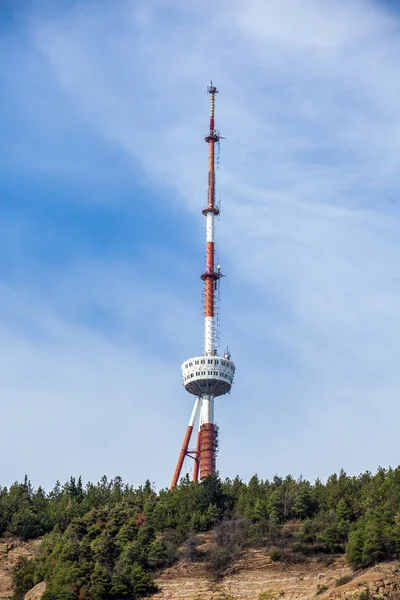 Tbilisi televizní věž na hoře Mtatsminda - Georgia — Stock fotografie