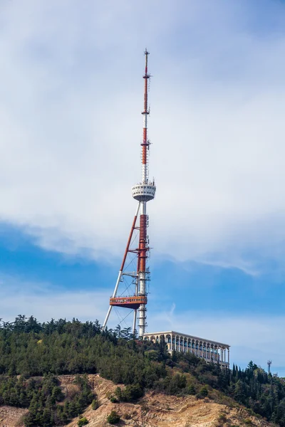 Тбілісі телевежа на гори Мтацмінда - Грузія — стокове фото