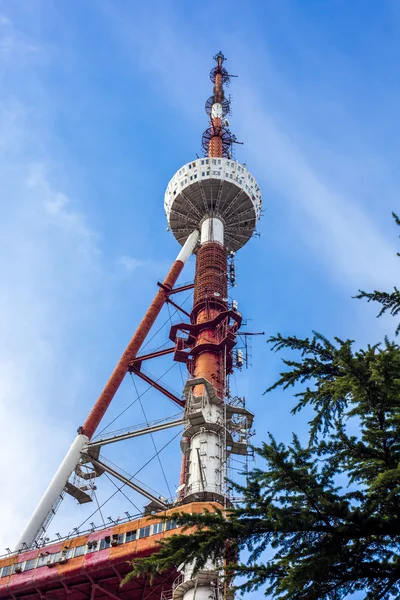 Tbilisi TV tower on Mount Mtatsminda - Geórgia — Fotografia de Stock