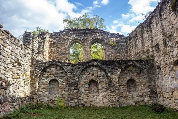 Ruinas de la Academia Ikalto junto al monasterio de Ikalto. La CA — Foto de Stock