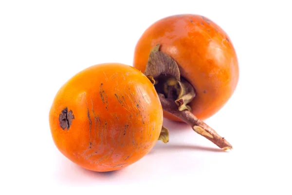 Twee rijpe persimmon vruchten geïsoleerd op een witte achtergrond — Stockfoto