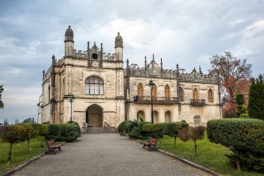 Dadiani Zugdidi, Gürcistan'daki bir parkın içinde yer alan Sarayı