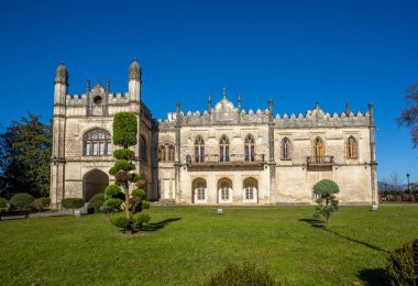 Dadiani Zugdidi, Gürcistan'daki bir parkın içinde yer alan Sarayı