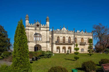 Dadiani Zugdidi, Gürcistan'daki bir parkın içinde yer alan Sarayı