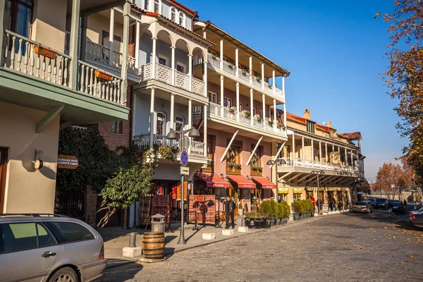 Arquitectura del casco antiguo de Tiflis, en el distrito de Abanotubani —  Fotos de Stock