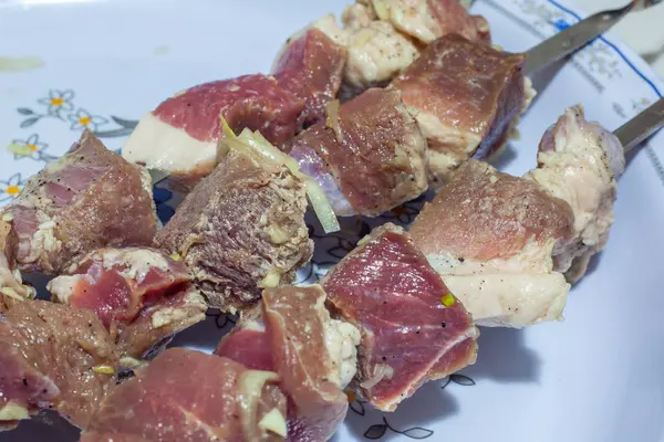 Spiedino crudo, carne cruda per barbecue — Foto Stock