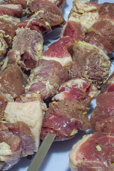 Çiğ şiş, Barbekü için çiğ et