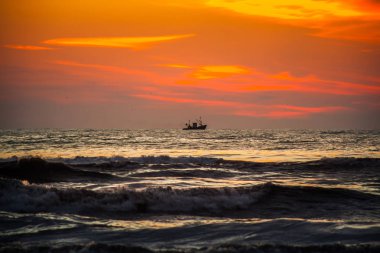 seiner Karadeniz üzerinde güzel gün batımı, Poti, Gürcistan