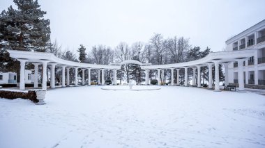 Lake Bazaleti üzerinde oturma odası karmaşık kış zamanında, Dusheti, Ge