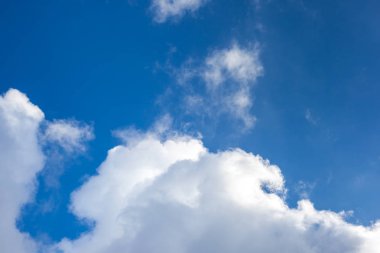 Bulutlar mavi gökyüzü, doğal doku ile