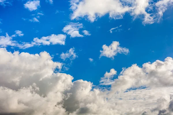 Хмари з блакитним небом, природна текстура — стокове фото
