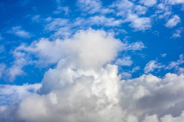 Nuvole con cielo blu, texture naturale — Foto Stock