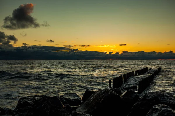 Pôr do sol colorido no Mar Negro, Poti, Geórgia — Fotografia de Stock